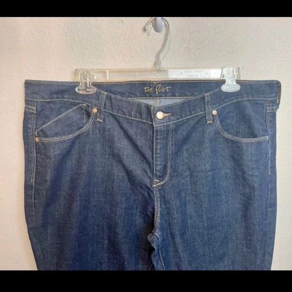 Old Navy plus size mid rise, bootcut jeans. The flirt 
Size: 20 reg - Picture 2 of 9